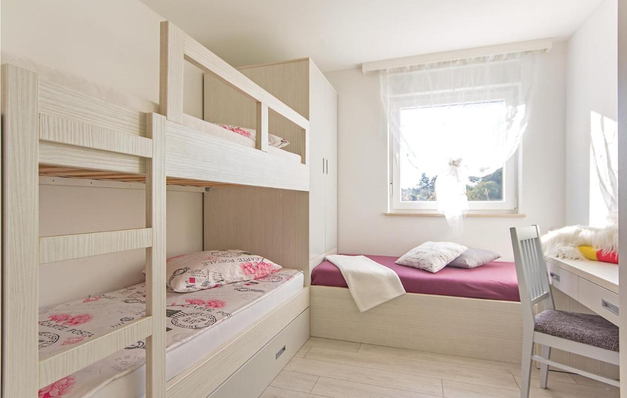 Lovely Apartment In Medulin With Kitchen Εξωτερικό φωτογραφία